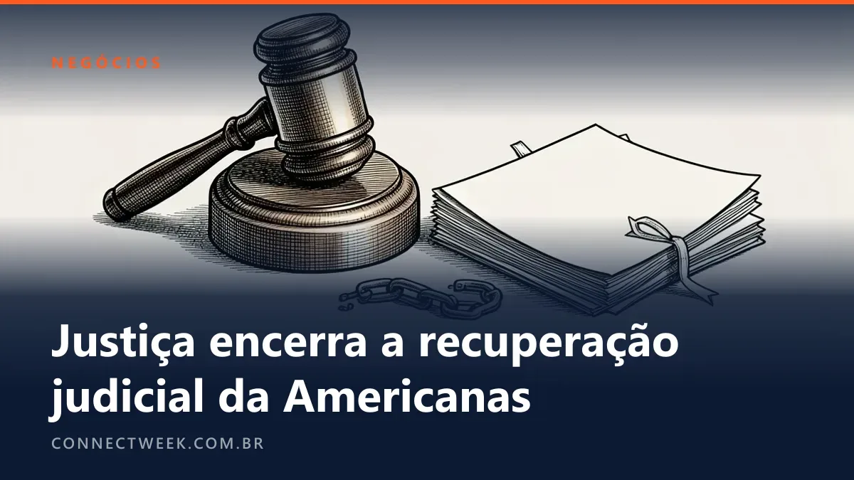 Martelo de juiz sobre a base ao lado de uma pilha de papéis com a fita desatada e uma corrente aberta