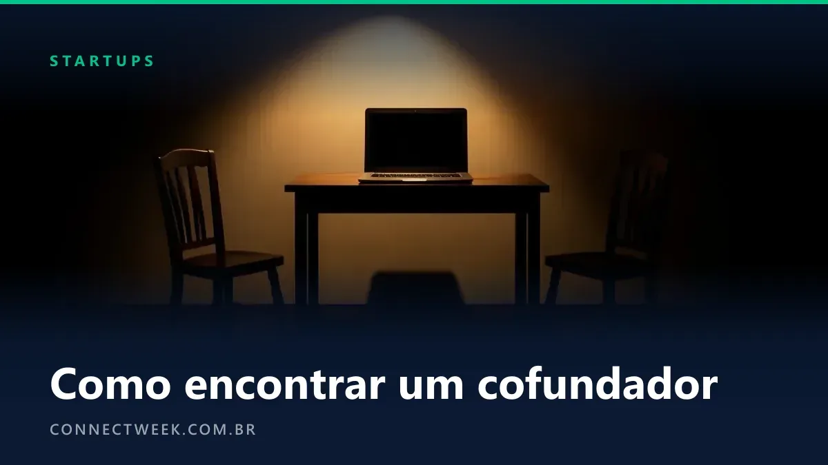 Duas cadeiras diante de uma mesa com um notebook, em teatro de sombras