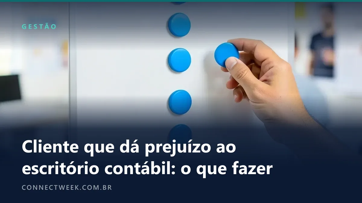 Mão segurando no ar um ímã redondo azul retirado de uma coluna de ímãs iguais presos a um quadro branco