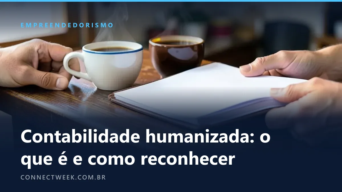 Duas xícaras de café e uma pasta aberta de documentos em branco sobre o balcão de uma loja, mãos nas bordas