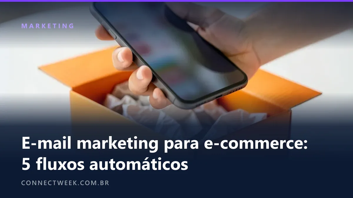 Mão segurando um celular com notificação de e-mail desfocada acima de um pacote aberto com papel de seda