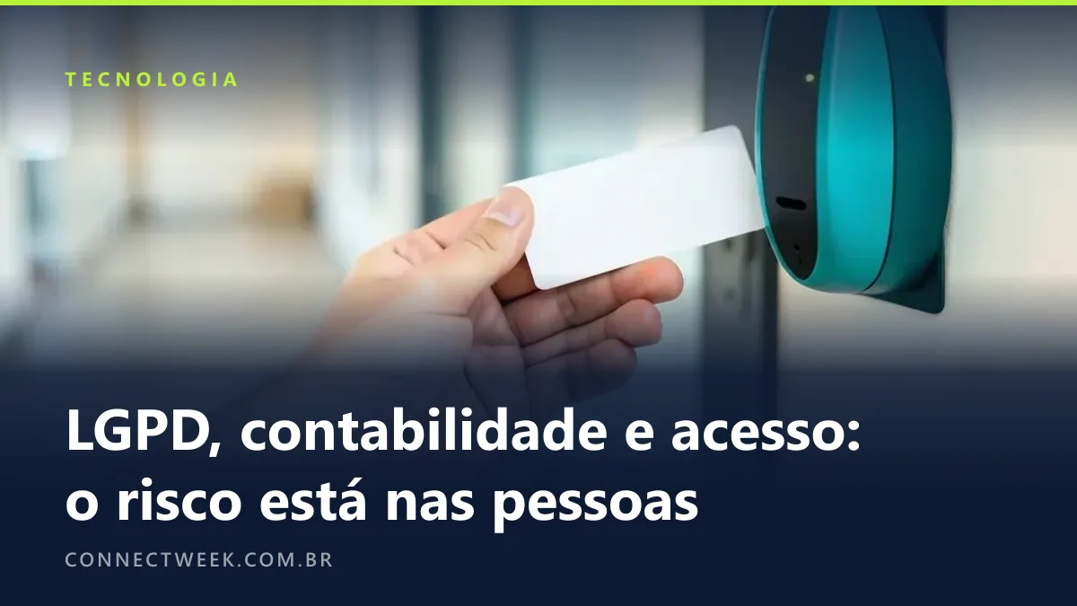Mão aproximando um cartão de acesso em branco de um leitor na parede ao lado de uma porta de vidro