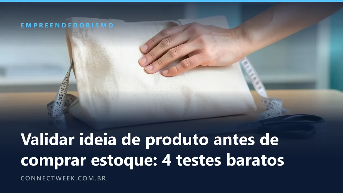 Protótipo único de bolsa de lona costurada à mão sobre a mesa, com trena e tesoura ao lado e prateleiras vazias ao fundo